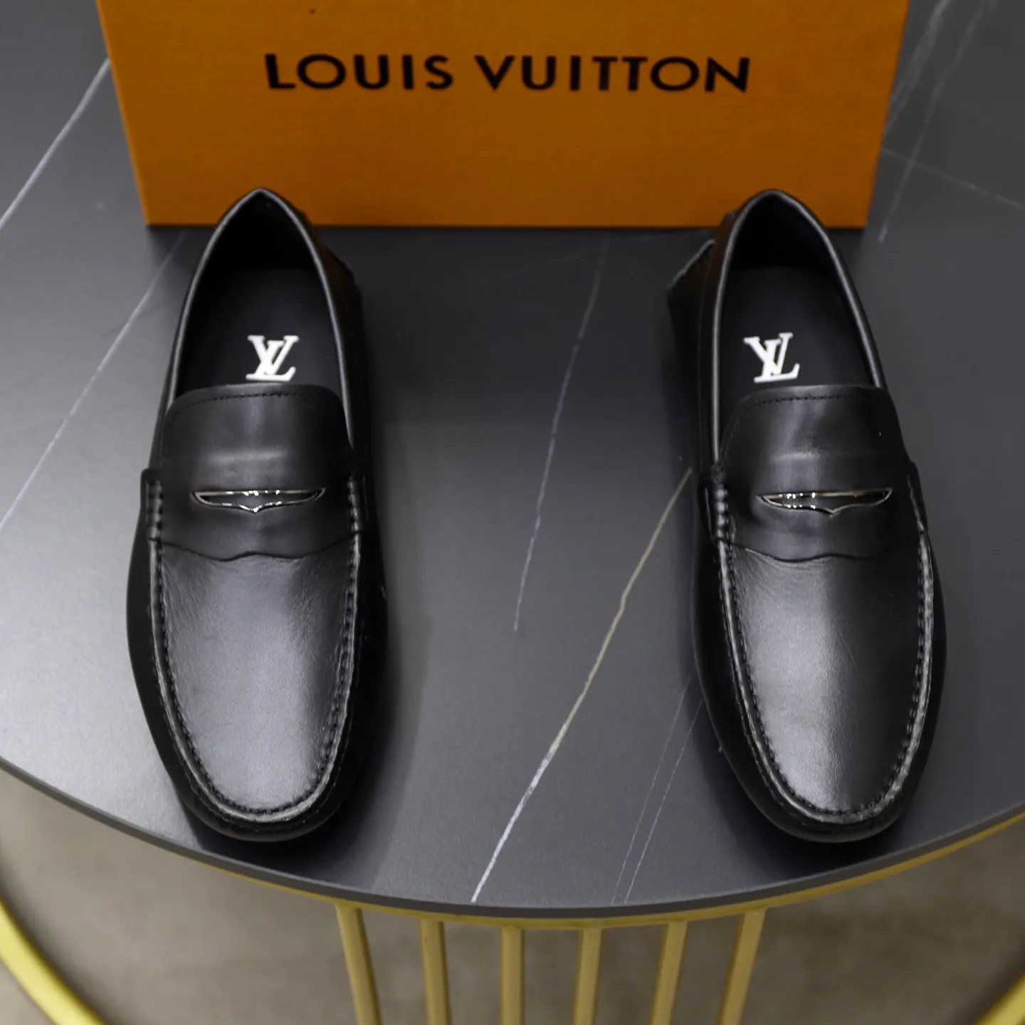 Ex-factory price: 480💰【LV】Louis Vuitton ⚠️High-end men’s driving and pedal series ⚠️38-44 (customized for 45) ⚠️All original cowhide leather! Thick and soft! Made entirely of calfskin lining! Rubber sheet anti-slip beanie sole! Three-dimensional package technology! Fashionable and classic! Handicrafts! Original high quality! Feel free to compare!